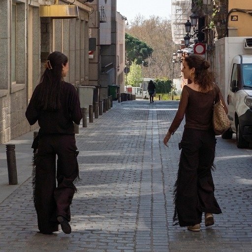 [Imagen de artesano trabajando]